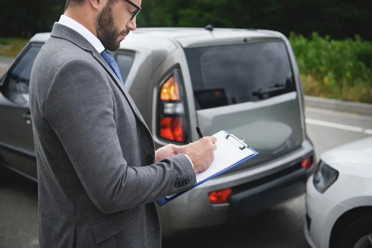 How-to-Find-the-Right-Vehicle-Damage-Appraiser-for-You